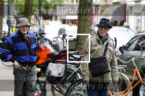 Amsterdam 11 april 2024
Hans van Manen en zijn partner Henk van Dijk doen hun boodschappen  in Amsterdam Zuid.