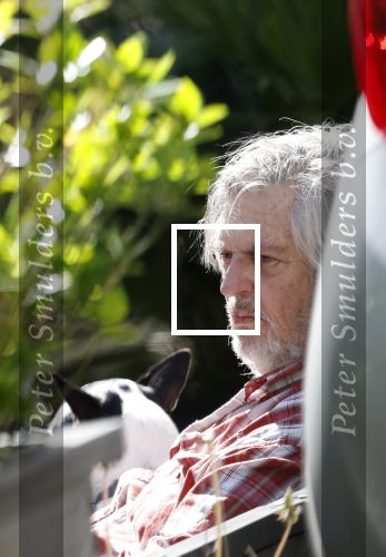 Amsterdam 10 april 2024
Hans v d Togt geniet met zijn hondje van het zonnetje.