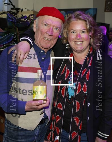 Zaandam 15 april 2024
Boekpresentatie van Harry Slinger in de kerk in Zaandam. harry Slinger met fan