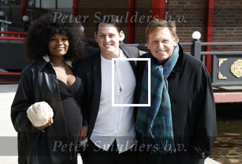 Amsterdam 21 april 2024
Jordy Huisman van Kris Kross Amsterdam viert zijn 40e verjaardag met een boottocht door de grachten van Amsterdam. Henny Huisman met zijn zwangere Kleindochter Emma en haar vriend, cabaretier/presentator Maurits Hazeleger .