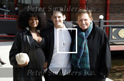 Amsterdam 21 april 2024
Jordy Huisman van Kris Kross Amsterdam viert zijn 40e verjaardag met een boottocht door de grachten van Amsterdam. Henny Huisman met zijn zwangere Kleindochter Emma en haar vriend, cabaretier/presentator Maurits Hazeleger .