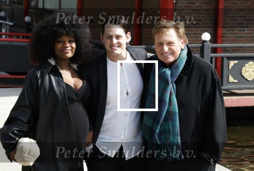 Amsterdam 21 april 2024
Jordy Huisman van Kris Kross Amsterdam viert zijn 40e verjaardag met een boottocht door de grachten van Amsterdam. Henny Huisman met zijn zwangere Kleindochter Emma en haar vriend, cabaretier/presentator Maurits Hazeleger .