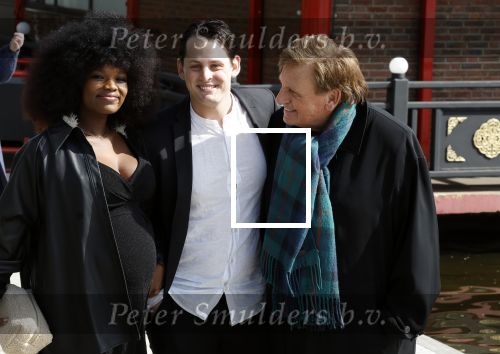 Amsterdam 21 april 2024
Jordy Huisman van Kris Kross Amsterdam viert zijn 40e verjaardag met een boottocht door de grachten van Amsterdam. Henny Huisman met zijn zwangere Kleindochter Emma en haar vriend, cabaretier/presentator Maurits Hazeleger .