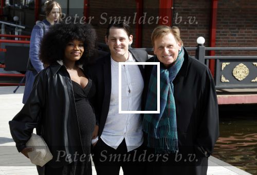 Amsterdam 21 april 2024
Jordy Huisman van Kris Kross Amsterdam viert zijn 40e verjaardag met een boottocht door de grachten van Amsterdam. Henny Huisman met zijn zwangere Kleindochter Emma en haar vriend, cabaretier/presentator Maurits Hazeleger .