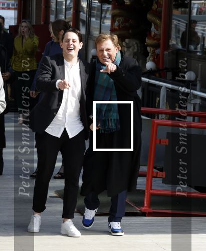 Amsterdam 21 april 2024
Jordy Huisman van Kris Kross Amsterdam viert zijn 40e verjaardag met een boottocht door de grachten van Amsterdam. Henny Huisman met zijn zwangere Kleindochter Emma en haar vriend, cabaretier/presentator Maurits Hazeleger .