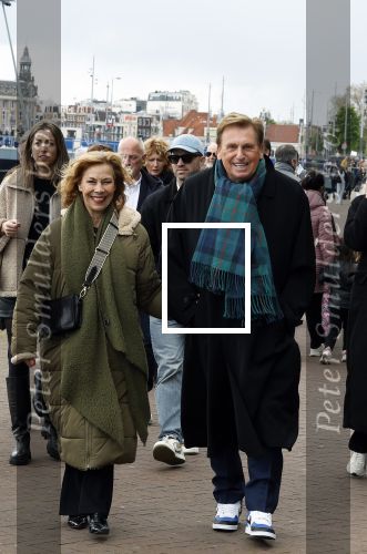 Amsterdam 21 april 2024
Jordy Huisman van Kris Kross Amsterdam viert zijn 40e verjaardag met een boottocht door de grachten van Amsterdam. Henny Huisman met zijn vrouw Lia