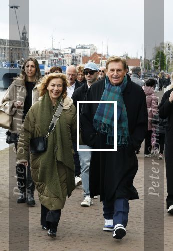 Amsterdam 21 april 2024
Jordy Huisman van Kris Kross Amsterdam viert zijn 40e verjaardag met een boottocht door de grachten van Amsterdam. Henny Huisman met zijn vrouw Lia
