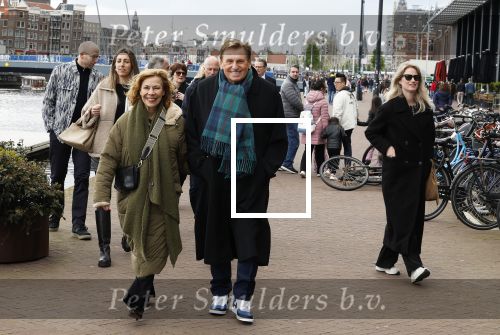 Amsterdam 21 april 2024
Jordy Huisman van Kris Kross Amsterdam viert zijn 40e verjaardag met een boottocht door de grachten van Amsterdam. Henny Huisman met zijn vrouw Lia