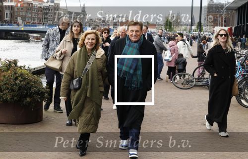 Amsterdam 21 april 2024
Jordy Huisman van Kris Kross Amsterdam viert zijn 40e verjaardag met een boottocht door de grachten van Amsterdam. Henny Huisman met zijn vrouw Lia