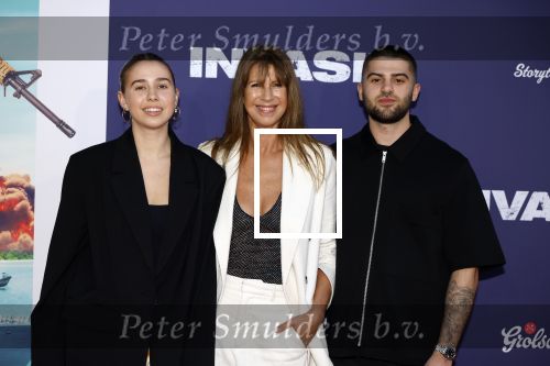 Amsterdam 8 april 2024
Premiere Invasie in Pathe Arena met oa Tarikh Jansen Ortal Vriend Raymond Thiry Gijs Scholten v Aschat Jasha Rudge Gijs Blom Fedja v Huet . Bobby Boermans is de regisseur. Isa Hoes kwam met haar kinderen Vlinder Kamerling en Merlijn Kamerling