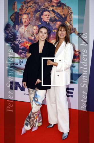 Amsterdam 8 april 2024
Premiere Invasie in Pathe Arena met oa Tarikh Jansen Ortal Vriend Raymond Thiry Gijs Scholten v Aschat Jasha Rudge Gijs Blom Fedja v Huet . Bobby Boermans is de regisseur. Isa Hoes kwam met haar kinderen Vlinder Kamerling en Merlijn Kamerling