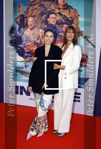 Amsterdam 8 april 2024
Premiere Invasie in Pathe Arena met oa Tarikh Jansen Ortal Vriend Raymond Thiry Gijs Scholten v Aschat Jasha Rudge Gijs Blom Fedja v Huet . Bobby Boermans is de regisseur. Isa Hoes kwam met haar kinderen Vlinder Kamerling en Merlijn Kamerling
