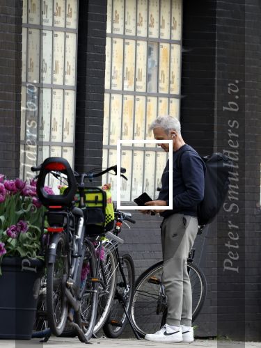 Amsterdam 8 april 2024
Jaap Jongbloed bij de apotheek op de delaraissestraat.