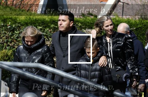Volendam 5 april 2024
Begrafenis Oma Jan Smit  Jenny Smit en Monique Smit in de kerk in Volendam .