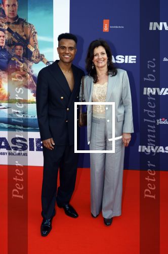 Amsterdam 8 april 2024
Premiere Invasie in Pathe Arena met oa 
 Jasha Rudge met moeder