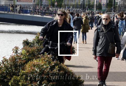 Amsterdam 21 april 2024
Jordy Huisman van Kris Kross Amsterdam viert zijn 40e verjaardag met een boottocht door de grachten van Amsterdam. Jordy Huisman met zijn vriendin Kathie Lam