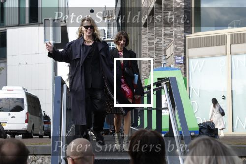 Amsterdam 21 april 2024
Jordy Huisman van Kris Kross Amsterdam viert zijn 40e verjaardag met een boottocht door de grachten van Amsterdam. Jordy Huisman met zijn vriendin Kathie Lam