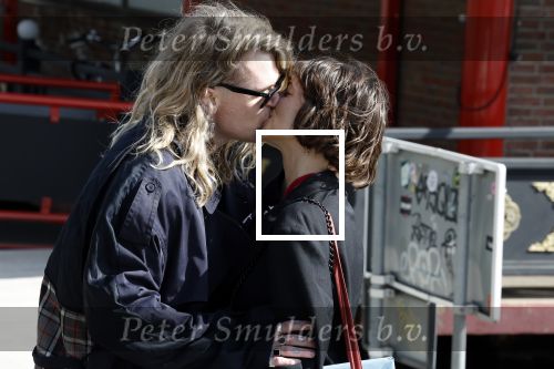 Amsterdam 21 april 2024
Jordy Huisman van Kris Kross Amsterdam viert zijn 40e verjaardag met een boottocht door de grachten van Amsterdam. Jordy Huisman met zijn vriendin Kathie Lam