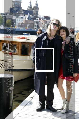 Amsterdam 21 april 2024
Jordy Huisman van Kris Kross Amsterdam viert zijn 40e verjaardag met een boottocht door de grachten van Amsterdam. Jordy Huisman met zijn vriendin Kathie Lam