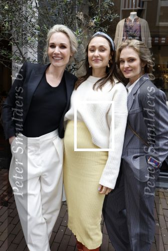 Amsterdam 16 april 2024
Boekpresentatie Kimberley Klaver. Haar 2e boek heet Zuid moeders hebben geen geheimen. Kimberley Klaver  Stephanie Klaver  en hun zwanger zus Melody Klaver