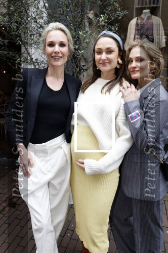 Amsterdam 16 april 2024
Boekpresentatie Kimberley Klaver. Haar 2e boek heet Zuid moeders hebben geen geheimen. Kimberley Klaver  Stephanie Klaver  en hun zwanger zus Melody Klaver
