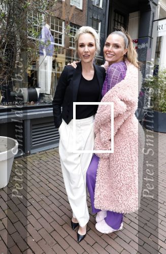 Amsterdam 16 april 2024
Boekpresentatie Kimberley Klaver. Haar 2e boek heet Zuid moeders hebben geen geheimen. Kimberley Klaver en Kim feenstra