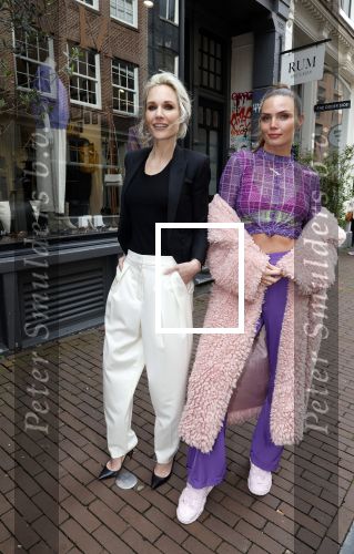 Amsterdam 16 april 2024
Boekpresentatie Kimberley Klaver. Haar 2e boek heet Zuid moeders hebben geen geheimen. Kimberley Klaver en Kim feenstra