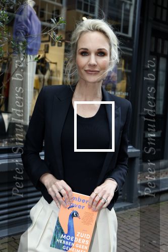 Amsterdam 16 april 2024
Boekpresentatie Kimberley Klaver. Haar 2e boek heet Zuid moeders hebben geen geheimen.