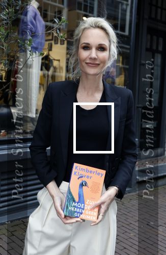 Amsterdam 16 april 2024
Boekpresentatie Kimberley Klaver. Haar 2e boek heet Zuid moeders hebben geen geheimen.