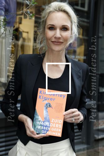 Amsterdam 16 april 2024
Boekpresentatie Kimberley Klaver. Haar 2e boek heet Zuid moeders hebben geen geheimen.