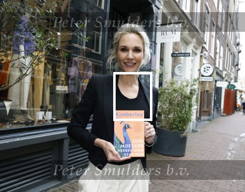 Amsterdam 16 april 2024
Boekpresentatie Kimberley Klaver. Haar 2e boek heet Zuid moeders hebben geen geheimen.