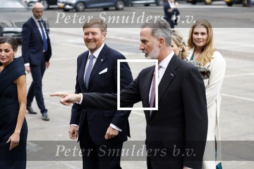Amsterdam 18 april 2024
Contraprestatie
Koning Felipe en Koningin Letizia bieden het Koninklijk Paar een receptie aan in Museum STRAAT in Amsterdam. Hierbij is ook de Prinses van Oranje aanwezig. Tijdens de receptie openen de Koninklijke Paren een expositie van tien Spaanse en Nederlandse muurschilders. De tentoonstelling is tot en met 2 juni te bezoeken. Na de receptie neemt het Koninklijk Paar afscheid van de Spaanse Koning en Koningin. Aanwezig Koning Felipe Koningin Letizia Koning Willem Alexnader Koningin Maxima Prinses Amalia Prinses Margriet en Mr Pieter v Vollenhoven.