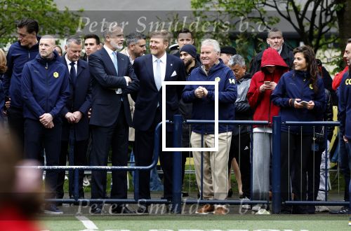 Amsterdam 17 april 2024
Staatsbezoek Nederland - Spanje met Koning Willem Alexander Koningin Maxima Koning Filipe en Koningin Letizia van Spanje aan Nederland . Koning Willem Alexander en Koning Felipe bezoeken Cruyff court in betondorp . oa aanwezig Jordy Cruijff Susila Cruijff Frank Rijkaard en Guus Hiddink.