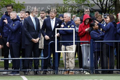 Amsterdam 17 april 2024
Staatsbezoek Nederland - Spanje met Koning Willem Alexander Koningin Maxima Koning Filipe en Koningin Letizia van Spanje aan Nederland . Koning Willem Alexander en Koning Felipe bezoeken Cruyff court in betondorp . oa aanwezig Jordy Cruijff Susila Cruijff Frank Rijkaard en Guus Hiddink.