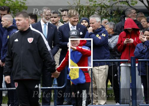 Amsterdam 17 april 2024
Staatsbezoek Nederland - Spanje met Koning Willem Alexander Koningin Maxima Koning Filipe en Koningin Letizia van Spanje aan Nederland . Koning Willem Alexander en Koning Felipe bezoeken Cruyff court in betondorp . oa aanwezig Jordy Cruijff Susila Cruijff Frank Rijkaard en Guus Hiddink.