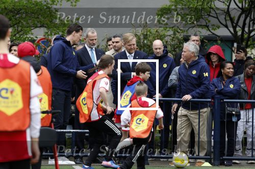 Amsterdam 17 april 2024
Staatsbezoek Nederland - Spanje met Koning Willem Alexander Koningin Maxima Koning Filipe en Koningin Letizia van Spanje aan Nederland . Koning Willem Alexander en Koning Felipe bezoeken Cruyff court in betondorp . oa aanwezig Jordy Cruijff Susila Cruijff Frank Rijkaard en Guus Hiddink.
