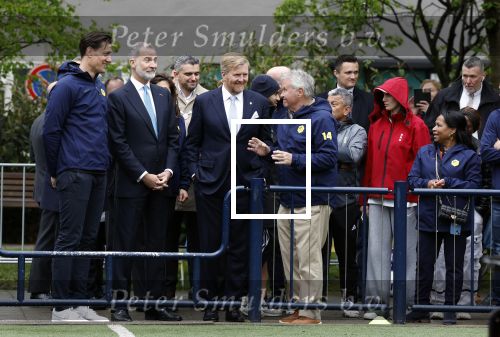 Amsterdam 17 april 2024
Staatsbezoek Nederland - Spanje met Koning Willem Alexander Koningin Maxima Koning Filipe en Koningin Letizia van Spanje aan Nederland . Koning Willem Alexander en Koning Felipe bezoeken Cruyff court in betondorp . oa aanwezig Jordy Cruijff Susila Cruijff Frank Rijkaard en Guus Hiddink.