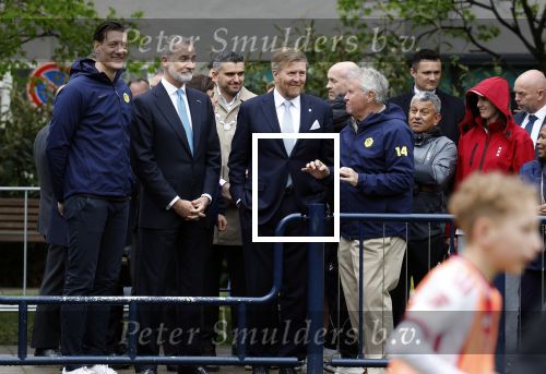 Amsterdam 17 april 2024
Staatsbezoek Nederland - Spanje met Koning Willem Alexander Koningin Maxima Koning Filipe en Koningin Letizia van Spanje aan Nederland . Koning Willem Alexander en Koning Felipe bezoeken Cruyff court in betondorp . oa aanwezig Jordy Cruijff Susila Cruijff Frank Rijkaard en Guus Hiddink.