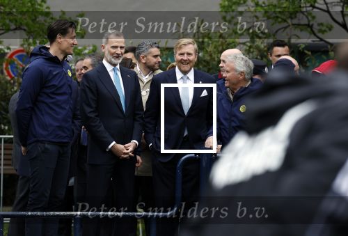 Amsterdam 17 april 2024
Staatsbezoek Nederland - Spanje met Koning Willem Alexander Koningin Maxima Koning Filipe en Koningin Letizia van Spanje aan Nederland . Koning Willem Alexander en Koning Felipe bezoeken Cruyff court in betondorp . oa aanwezig Jordy Cruijff Susila Cruijff Frank Rijkaard en Guus Hiddink.