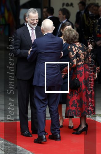 Amsterdam 18 april 2024
Contraprestatie
Koning Felipe en Koningin Letizia bieden het Koninklijk Paar een receptie aan in Museum STRAAT in Amsterdam. Hierbij is ook de Prinses van Oranje aanwezig. Tijdens de receptie openen de Koninklijke Paren een expositie van tien Spaanse en Nederlandse muurschilders. De tentoonstelling is tot en met 2 juni te bezoeken. Na de receptie neemt het Koninklijk Paar afscheid van de Spaanse Koning en Koningin. Aanwezig Koning Felipe Koningin Letizia Koning Willem Alexnader Koningin Maxima Prinses Amalia Prinses Margriet en Mr Pieter v Vollenhoven.