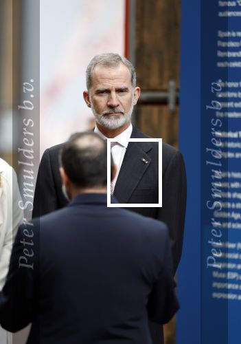 Amsterdam 18 april 2024
Contraprestatie
Koning Felipe en Koningin Letizia bieden het Koninklijk Paar een receptie aan in Museum STRAAT in Amsterdam. Hierbij is ook de Prinses van Oranje aanwezig. Tijdens de receptie openen de Koninklijke Paren een expositie van tien Spaanse en Nederlandse muurschilders. De tentoonstelling is tot en met 2 juni te bezoeken. Na de receptie neemt het Koninklijk Paar afscheid van de Spaanse Koning en Koningin. Aanwezig Koning Felipe Koningin Letizia Koning Willem Alexnader Koningin Maxima Prinses Amalia Prinses Margriet en Mr Pieter v Vollenhoven.