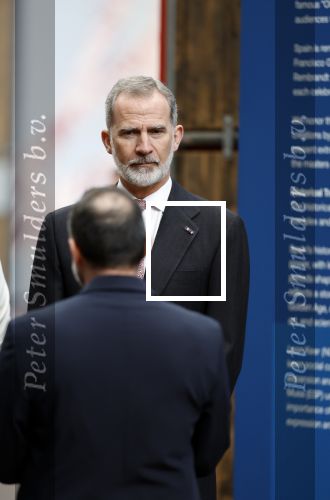 Amsterdam 18 april 2024
Contraprestatie
Koning Felipe en Koningin Letizia bieden het Koninklijk Paar een receptie aan in Museum STRAAT in Amsterdam. Hierbij is ook de Prinses van Oranje aanwezig. Tijdens de receptie openen de Koninklijke Paren een expositie van tien Spaanse en Nederlandse muurschilders. De tentoonstelling is tot en met 2 juni te bezoeken. Na de receptie neemt het Koninklijk Paar afscheid van de Spaanse Koning en Koningin. Aanwezig Koning Felipe Koningin Letizia Koning Willem Alexnader Koningin Maxima Prinses Amalia Prinses Margriet en Mr Pieter v Vollenhoven.