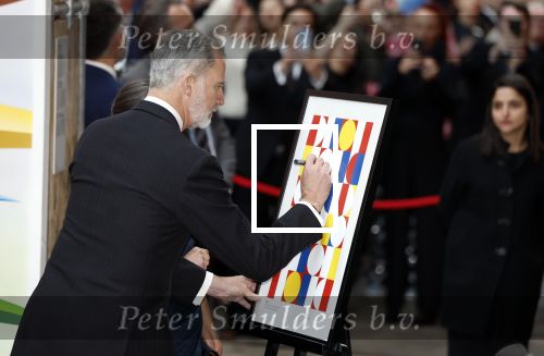 Amsterdam 18 april 2024
Contraprestatie
Koning Felipe en Koningin Letizia bieden het Koninklijk Paar een receptie aan in Museum STRAAT in Amsterdam. Hierbij is ook de Prinses van Oranje aanwezig. Tijdens de receptie openen de Koninklijke Paren een expositie van tien Spaanse en Nederlandse muurschilders. De tentoonstelling is tot en met 2 juni te bezoeken. Na de receptie neemt het Koninklijk Paar afscheid van de Spaanse Koning en Koningin. Aanwezig Koning Felipe Koningin Letizia Koning Willem Alexnader Koningin Maxima Prinses Amalia Prinses Margriet en Mr Pieter v Vollenhoven.