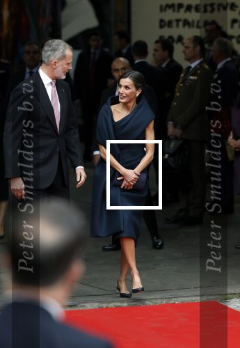 Amsterdam 18 april 2024
Contraprestatie
Koning Felipe en Koningin Letizia bieden het Koninklijk Paar een receptie aan in Museum STRAAT in Amsterdam. Hierbij is ook de Prinses van Oranje aanwezig. Tijdens de receptie openen de Koninklijke Paren een expositie van tien Spaanse en Nederlandse muurschilders. De tentoonstelling is tot en met 2 juni te bezoeken. Na de receptie neemt het Koninklijk Paar afscheid van de Spaanse Koning en Koningin. Aanwezig Koning Felipe Koningin Letizia Koning Willem Alexnader Koningin Maxima Prinses Amalia Prinses Margriet en Mr Pieter v Vollenhoven.