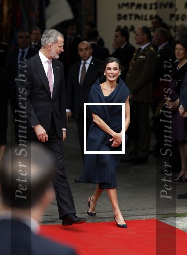 Amsterdam 18 april 2024
Contraprestatie
Koning Felipe en Koningin Letizia bieden het Koninklijk Paar een receptie aan in Museum STRAAT in Amsterdam. Hierbij is ook de Prinses van Oranje aanwezig. Tijdens de receptie openen de Koninklijke Paren een expositie van tien Spaanse en Nederlandse muurschilders. De tentoonstelling is tot en met 2 juni te bezoeken. Na de receptie neemt het Koninklijk Paar afscheid van de Spaanse Koning en Koningin. Aanwezig Koning Felipe Koningin Letizia Koning Willem Alexnader Koningin Maxima Prinses Amalia Prinses Margriet en Mr Pieter v Vollenhoven.