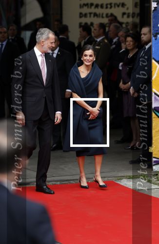 Amsterdam 18 april 2024
Contraprestatie
Koning Felipe en Koningin Letizia bieden het Koninklijk Paar een receptie aan in Museum STRAAT in Amsterdam. Hierbij is ook de Prinses van Oranje aanwezig. Tijdens de receptie openen de Koninklijke Paren een expositie van tien Spaanse en Nederlandse muurschilders. De tentoonstelling is tot en met 2 juni te bezoeken. Na de receptie neemt het Koninklijk Paar afscheid van de Spaanse Koning en Koningin. Aanwezig Koning Felipe Koningin Letizia Koning Willem Alexnader Koningin Maxima Prinses Amalia Prinses Margriet en Mr Pieter v Vollenhoven.