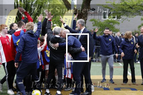 Amsterdam 17 april 2024
Staatsbezoek Nederland - Spanje met Koning Willem Alexander Koningin Maxima Koning Filipe en Koningin Letizia van Spanje aan Nederland . Koning Willem Alexander en Koning Felipe bezoeken Cruyff court in betondorp . oa aanwezig Jordy Cruijff Susila Cruijff Frank Rijkaard en Guus Hiddink.