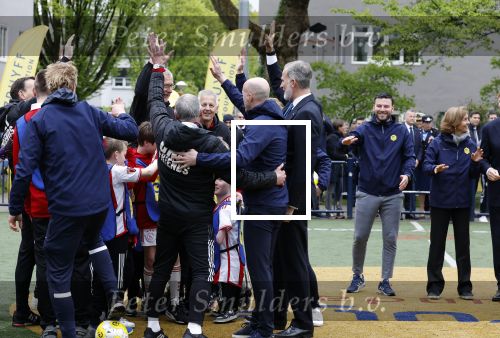 Amsterdam 17 april 2024
Staatsbezoek Nederland - Spanje met Koning Willem Alexander Koningin Maxima Koning Filipe en Koningin Letizia van Spanje aan Nederland . Koning Willem Alexander en Koning Felipe bezoeken Cruyff court in betondorp . oa aanwezig Jordy Cruijff Susila Cruijff Frank Rijkaard en Guus Hiddink.