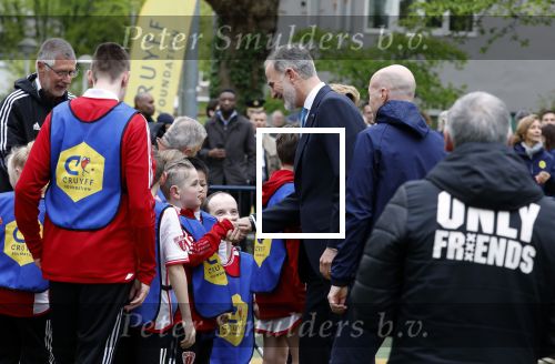 Amsterdam 17 april 2024
Staatsbezoek Nederland - Spanje met Koning Willem Alexander Koningin Maxima Koning Filipe en Koningin Letizia van Spanje aan Nederland . Koning Willem Alexander en Koning Felipe bezoeken Cruyff court in betondorp . oa aanwezig Jordy Cruijff Susila Cruijff Frank Rijkaard en Guus Hiddink.