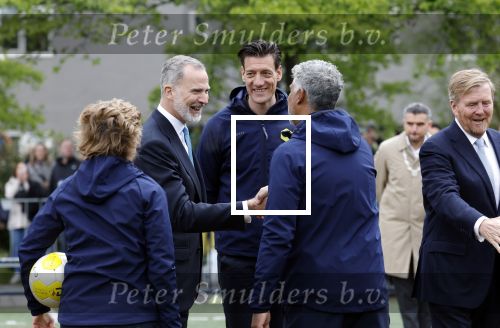 Amsterdam 17 april 2024
Staatsbezoek Nederland - Spanje met Koning Willem Alexander Koningin Maxima Koning Filipe en Koningin Letizia van Spanje aan Nederland . Koning Willem Alexander en Koning Felipe bezoeken Cruyff court in betondorp . oa aanwezig Jordy Cruijff Susila Cruijff Frank Rijkaard en Guus Hiddink.